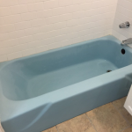 image of a bath tub before refinishing